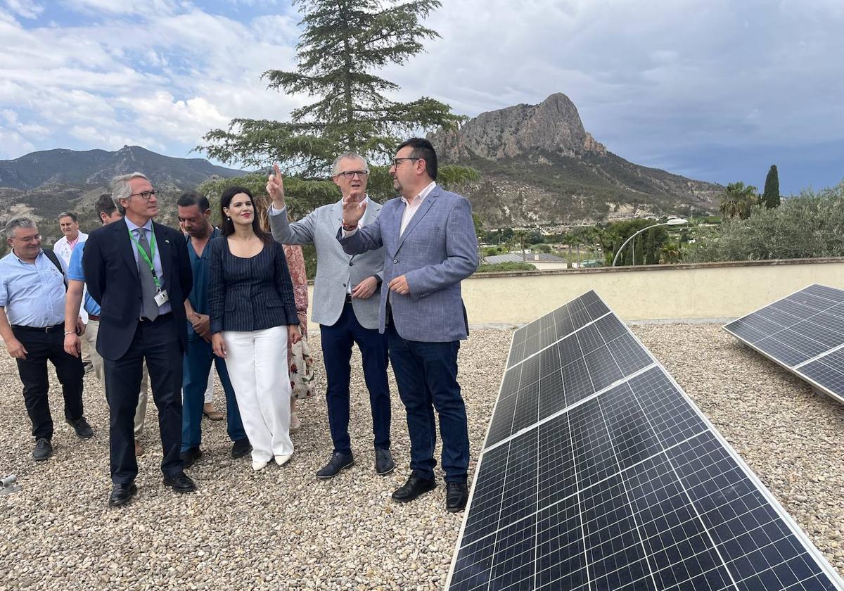 Presentación de la instalación de paneles fotovoltaicos, en Cieza.