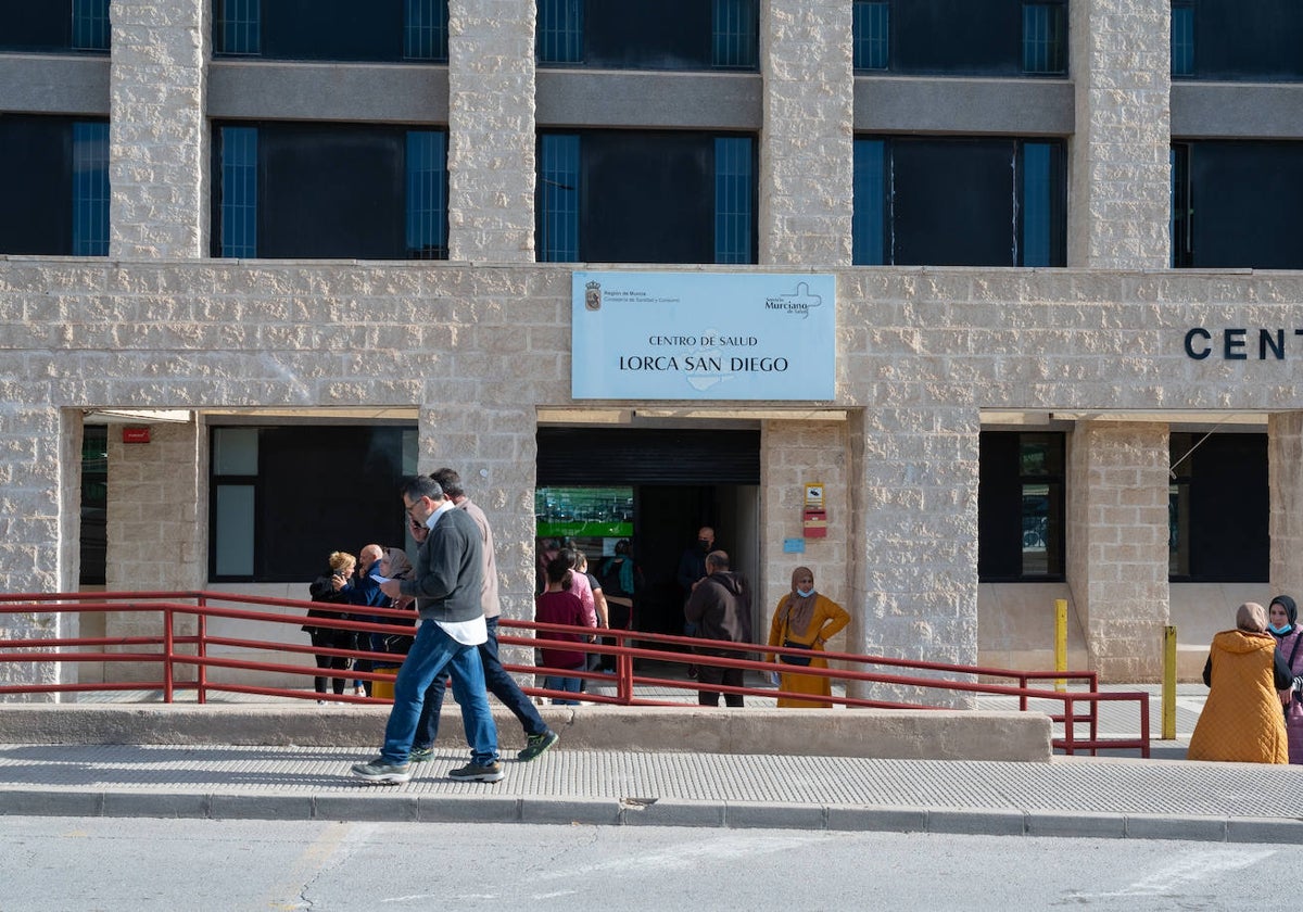 Accesos al centro de salud de San Diego, en Lorca.