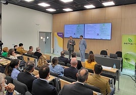 Reunión del consejero Juan María Vázquez con la Asociación de Empresas de Medio Ambiente, en abril.