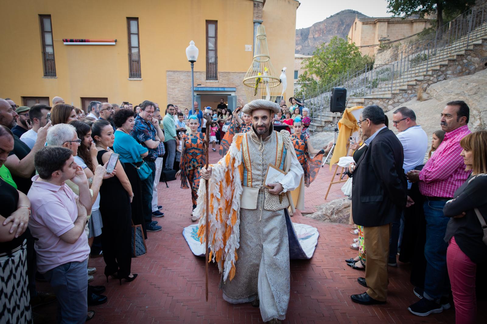La presentación del cartel de los Moros y Cristianos de Orihuela, en imágenes