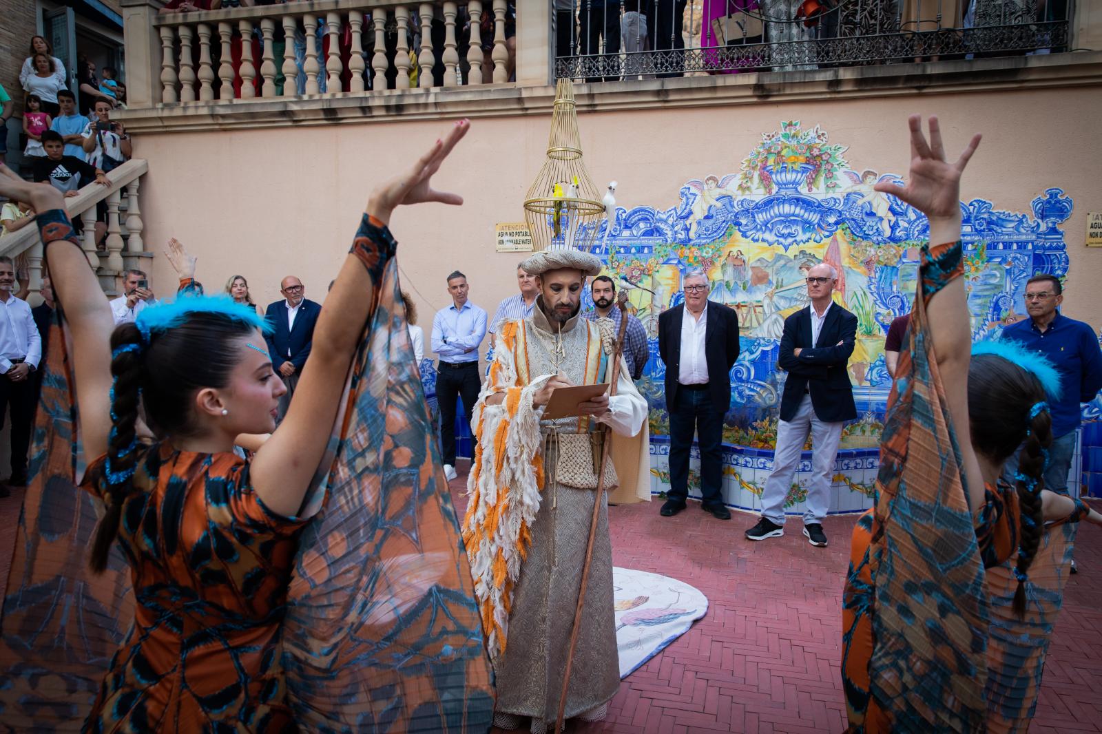 La presentación del cartel de los Moros y Cristianos de Orihuela, en imágenes