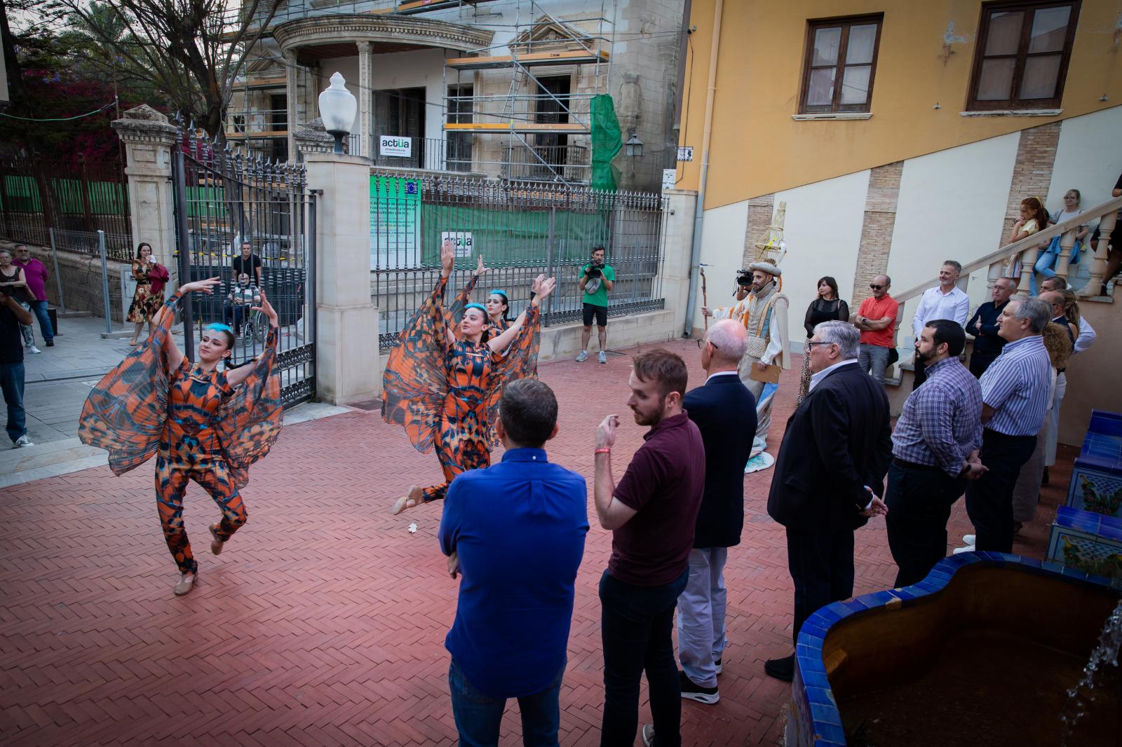 La presentación del cartel de los Moros y Cristianos de Orihuela, en imágenes
