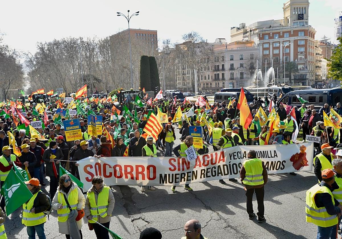 Protesta en Madrid organizada por Coag, Asaja y UPA, el pasado mes de febrero, con presencia de mil agricultores murcianos.