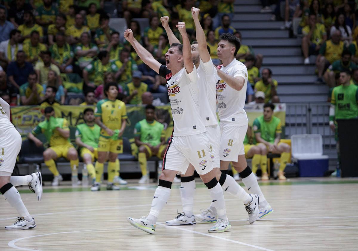 Marcel, Rafa Santos y Ricardo celebran la victoria.