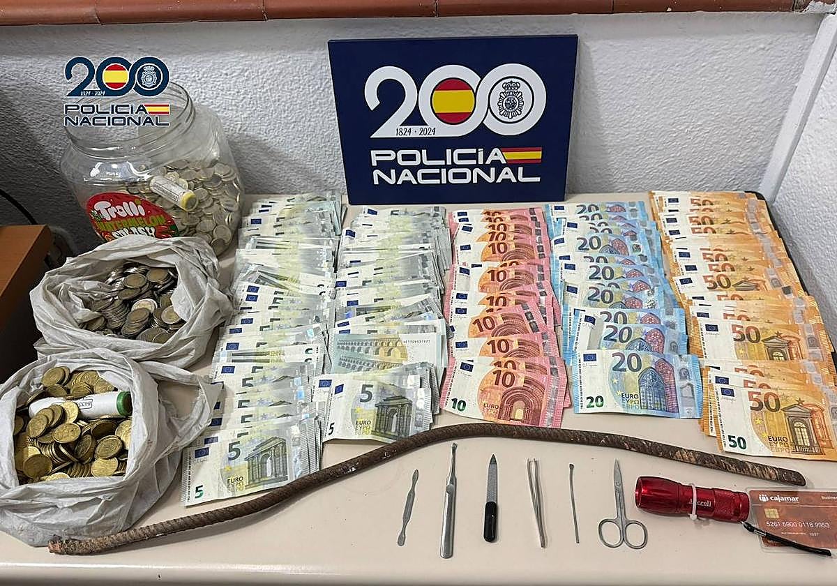 Dinero encontrado entre las pertenencias del detenido.