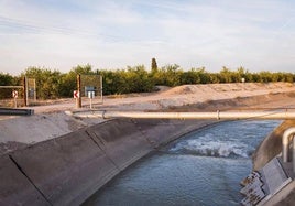 El canal del Trasvase, a su paso por Santomera, en una imagen de archivo.