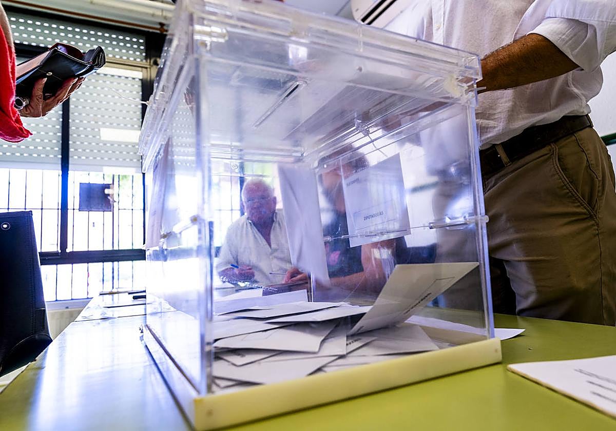 Las elecciones europeas en la Región de Murcia, en imágenes