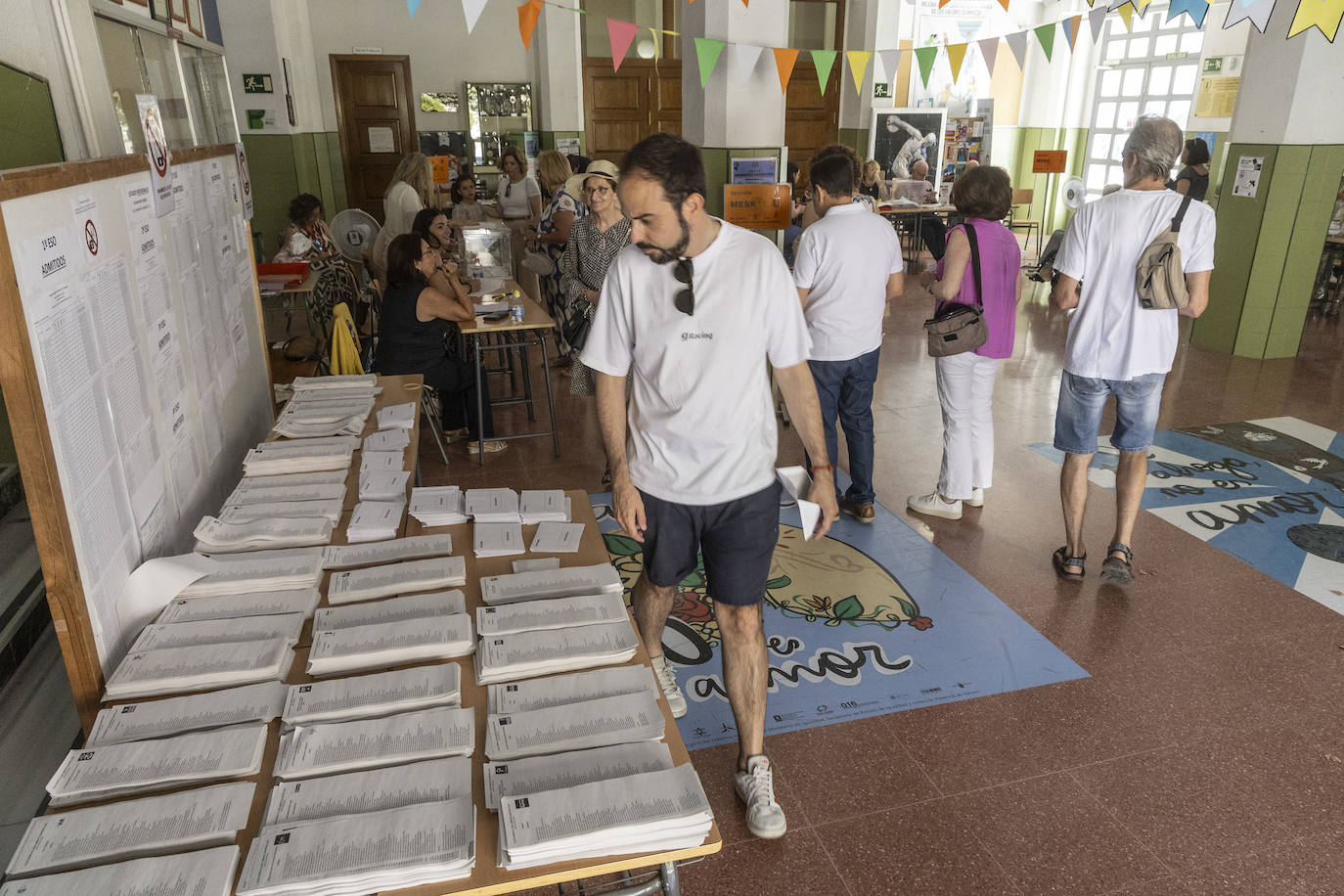 Las elecciones europeas en la Región de Murcia, en imágenes