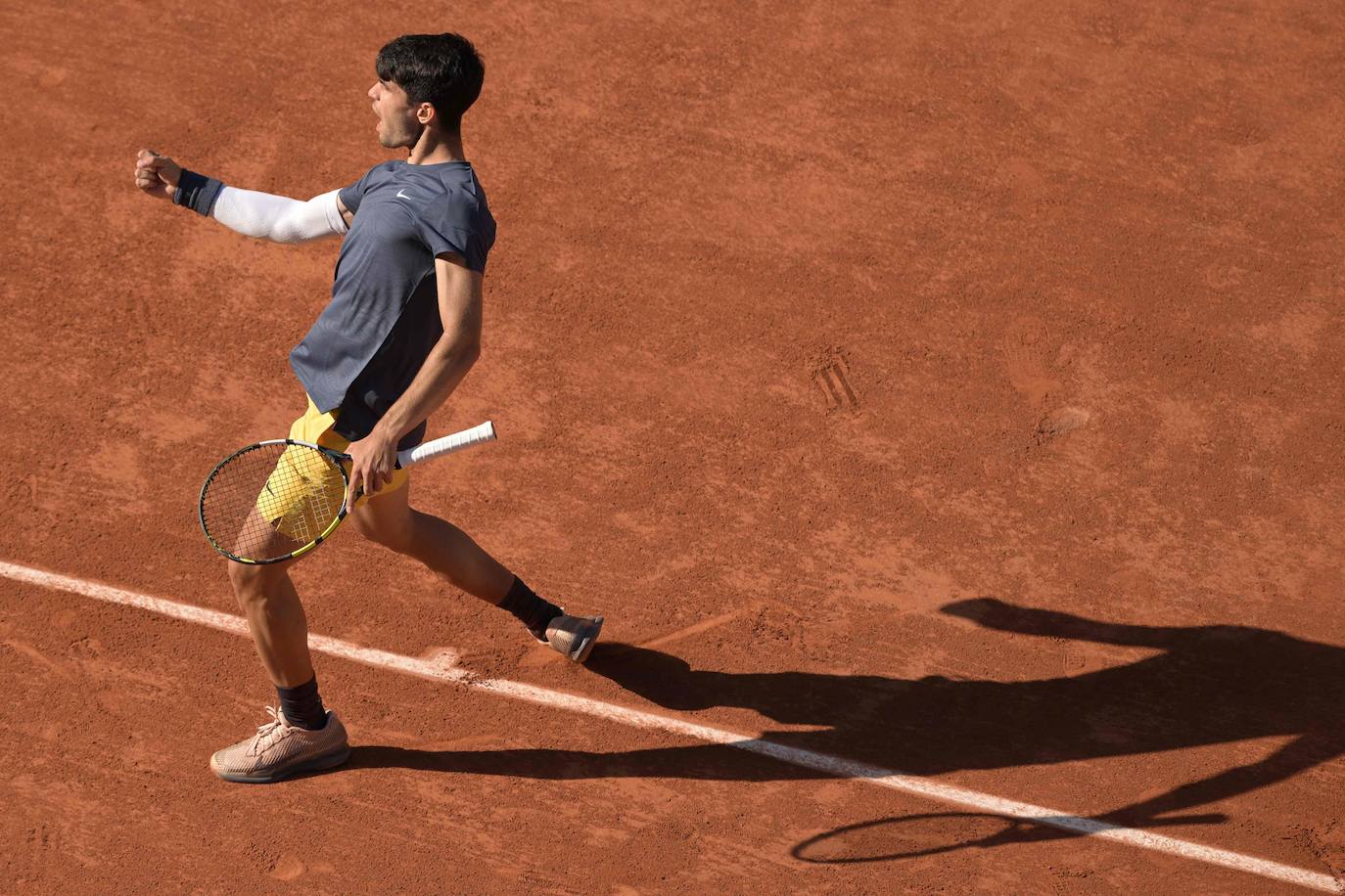 La final de Roland Garros entre Carlos Alcaraz y Alexander Zverev, en imágenes