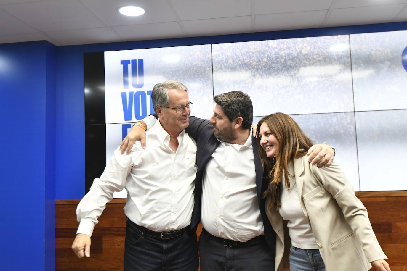 La celebración del PP en Murcia tras las elecciones europeas, en imágenes