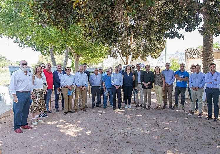 Posado con todos los asistentes a la inauguración de las Norias Gemelas.