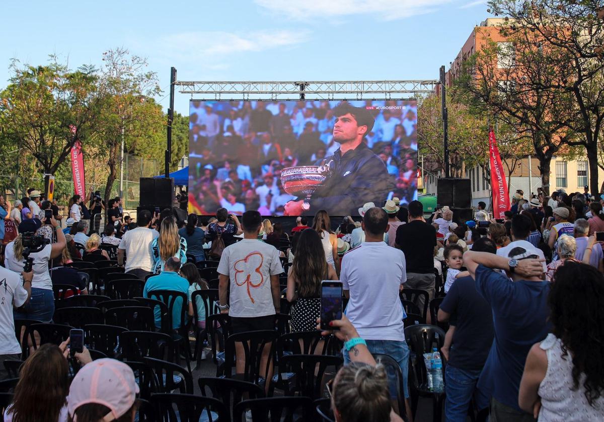 El triunfo de Alcaraz coincidió con el cierre de las urnas.