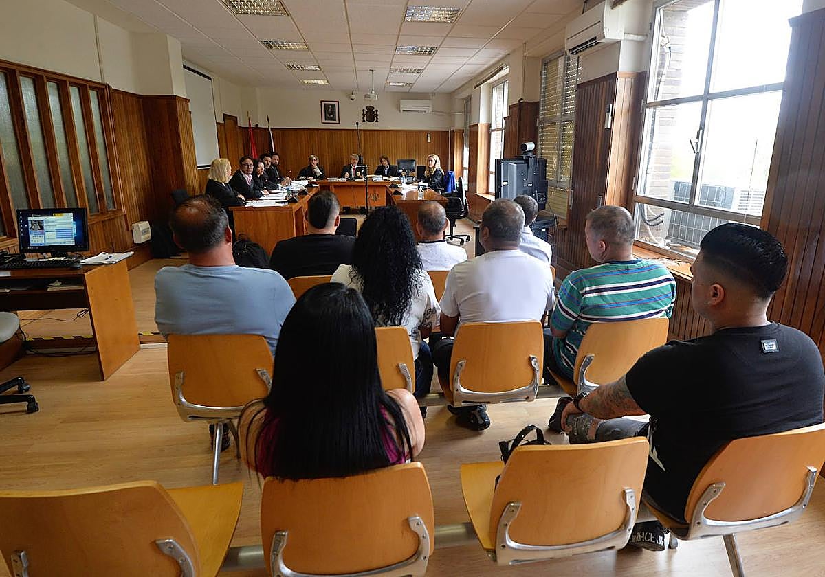 Los acusados, durante la vista celebrada este martes en la Audiencia Provincial de Murcia.