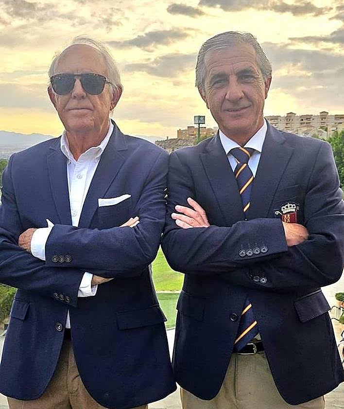 Imagen secundaria 2 - Los representantes de los dos campos jugados, El Valle Golf y Golf Atorreal. Tres de los miembros del 'staff' federativo involucrados en la prueba. El primer responsable máximo de la Territorial murciana Luis Gabarda (i), junto al actual presidente Juan Carlos Martínez Vera. 