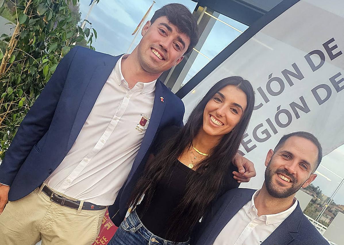 Imagen secundaria 1 - Los representantes de los dos campos jugados, El Valle Golf y Golf Atorreal. Tres de los miembros del 'staff' federativo involucrados en la prueba. El primer responsable máximo de la Territorial murciana Luis Gabarda (i), junto al actual presidente Juan Carlos Martínez Vera. 