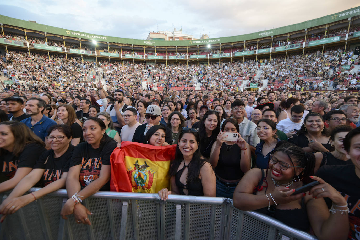 Imágenes del concierto de Maná en la Plaza de Toros de Murcia