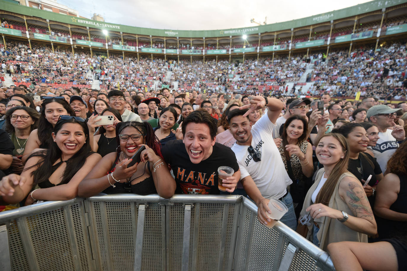 Imágenes del concierto de Maná en la Plaza de Toros de Murcia