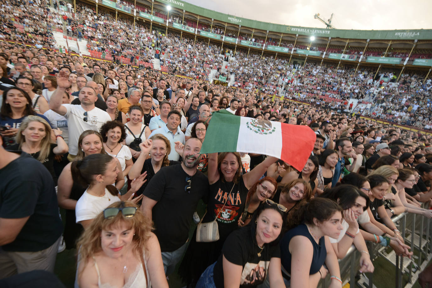 Imágenes del concierto de Maná en la Plaza de Toros de Murcia