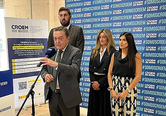 Presentación de la 'Carpeta Empresarial', en la sede de Croem.