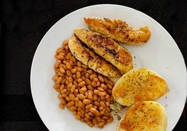 Pechugas de pollo con baked beans