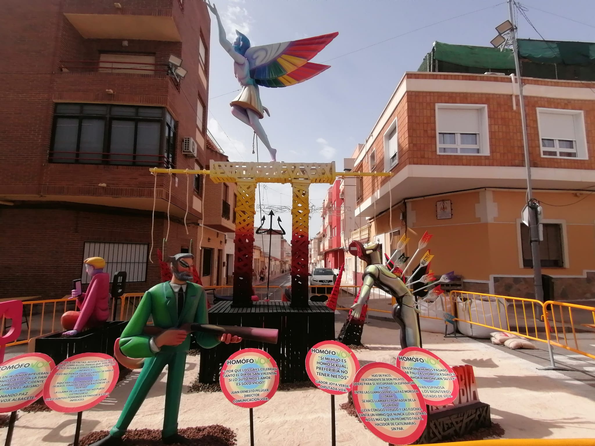 Las imágenes de las dos hogueras que se quemarán este año en Torrevieja