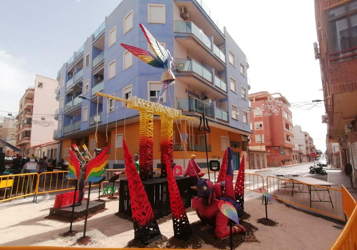 Monumento adulto instalado entre las calles San José y Joaquín Chapaprieta.