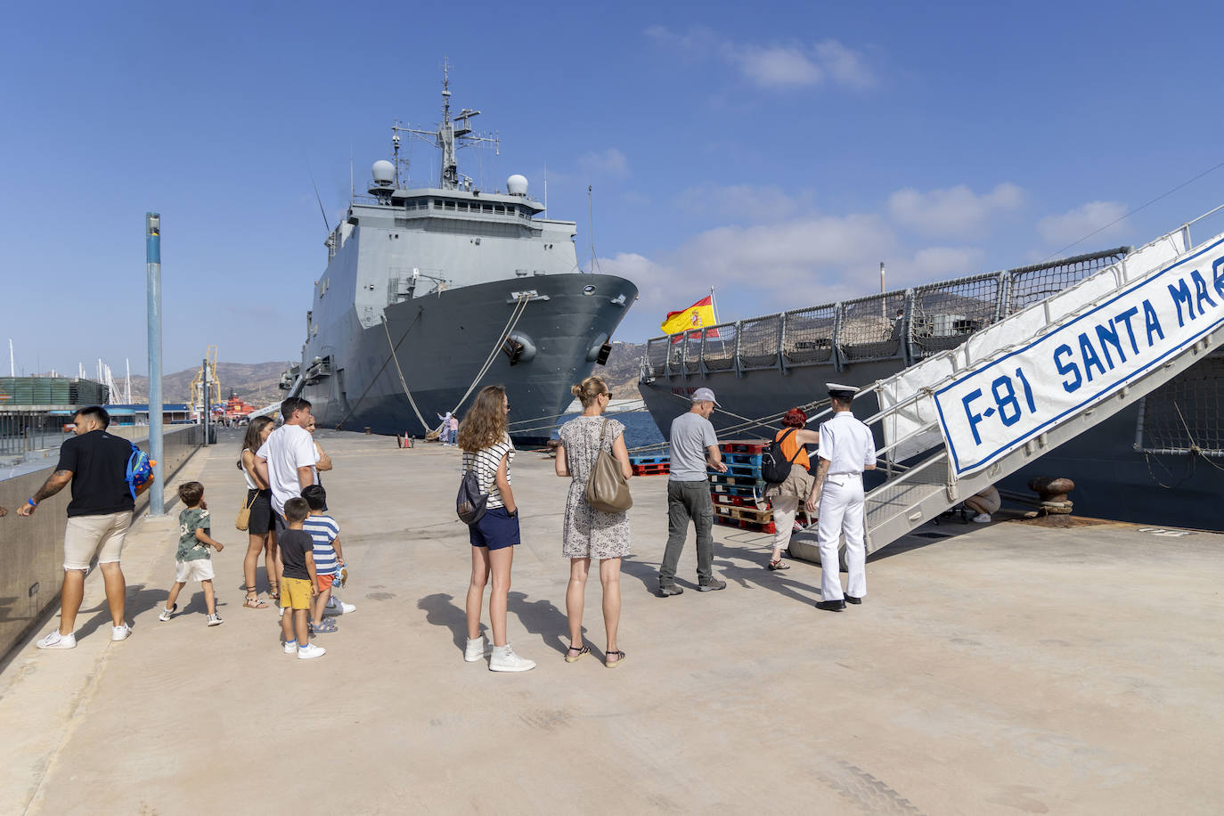 La visita a los buques de la armada en Cartagena, en imágenes