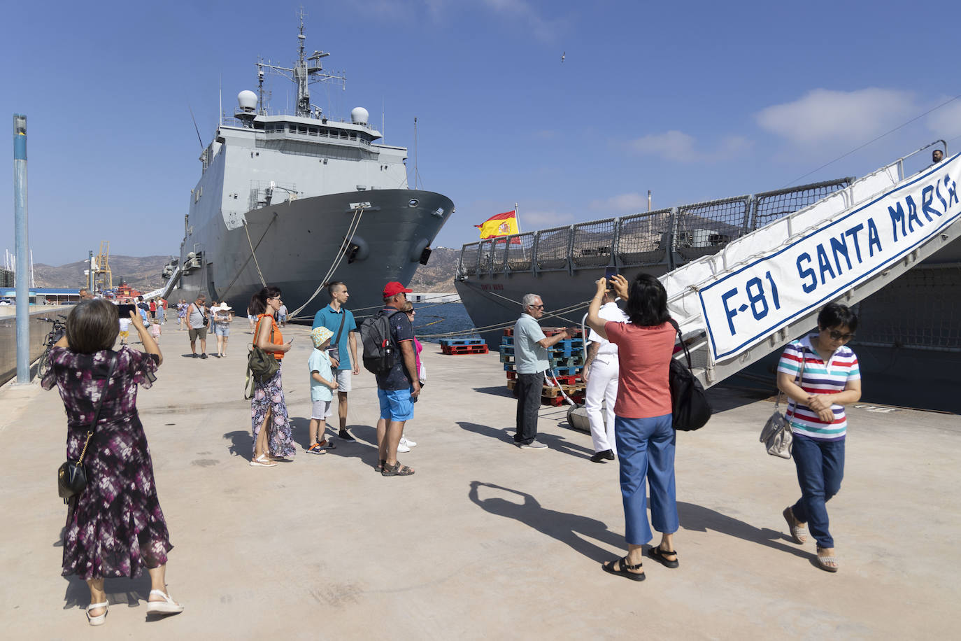 La visita a los buques de la armada en Cartagena, en imágenes