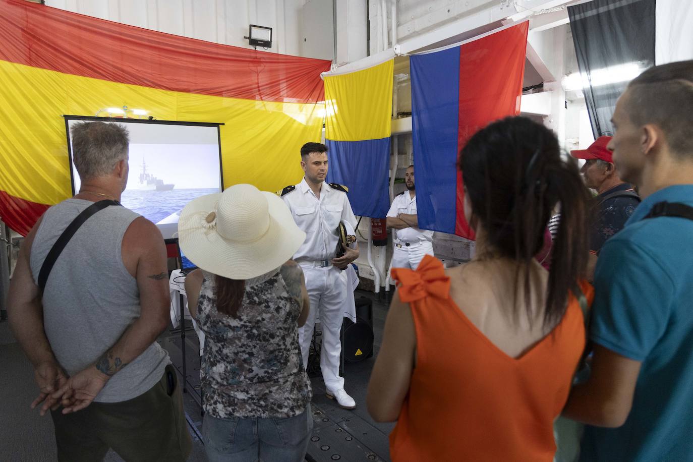 La visita a los buques de la armada en Cartagena, en imágenes