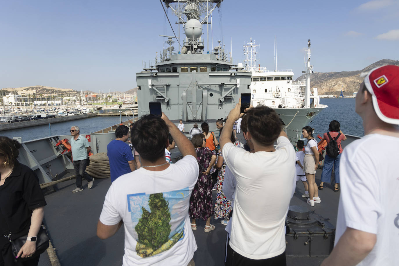 La visita a los buques de la armada en Cartagena, en imágenes