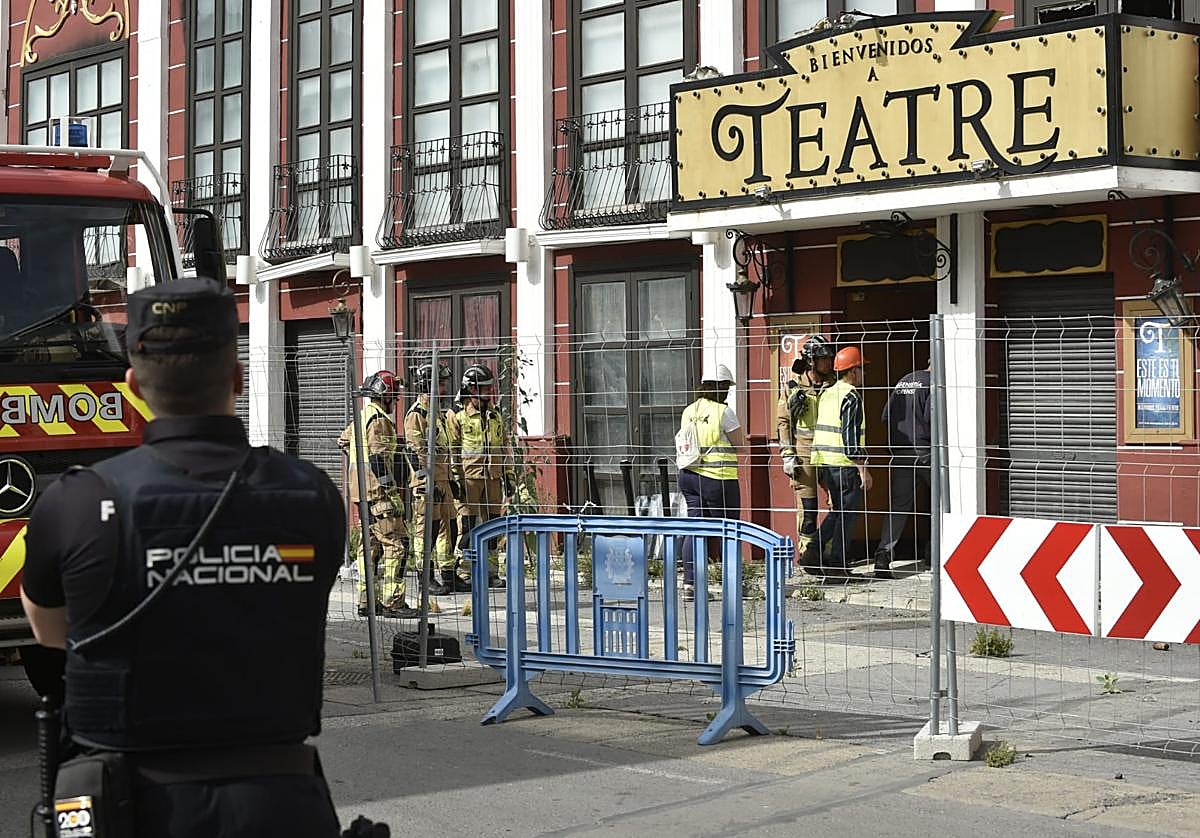 Entrada de los peritos a la discoteca.