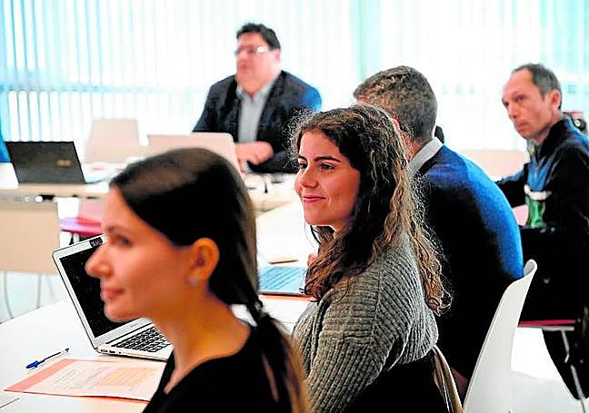 Elvira Ferrer durante una sesión de trabajo.