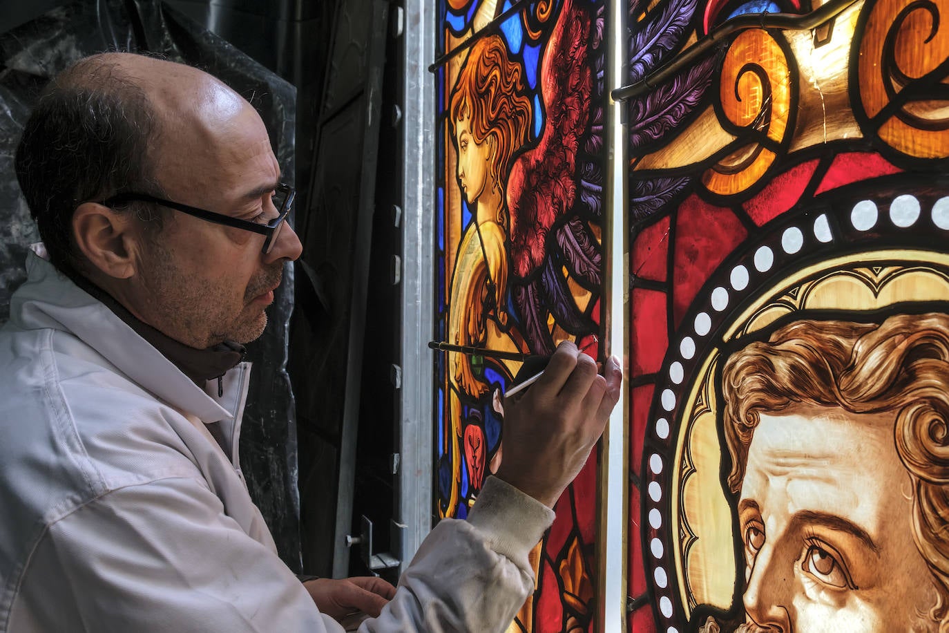Restauración de las vidrieras de la Catedral de Murcia, en imágenes