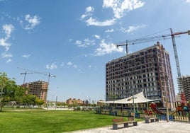 Varios edificios en construcción en la avenida Academia de Infantería, en el entorno de Juan de Borbón.