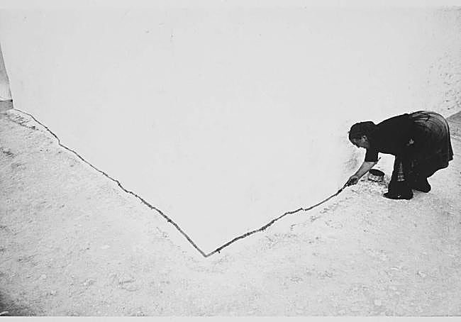 Una anciana trabajando protagoniza esta imagen tomada en Tomelloso en 1960.