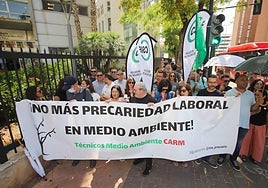 Protesta de interinos, la semana pasada, frente a la Consejería de Medio Ambiente.