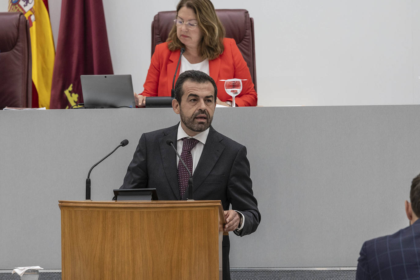 Pleno de la Asamblea pospuesto, en imágenes