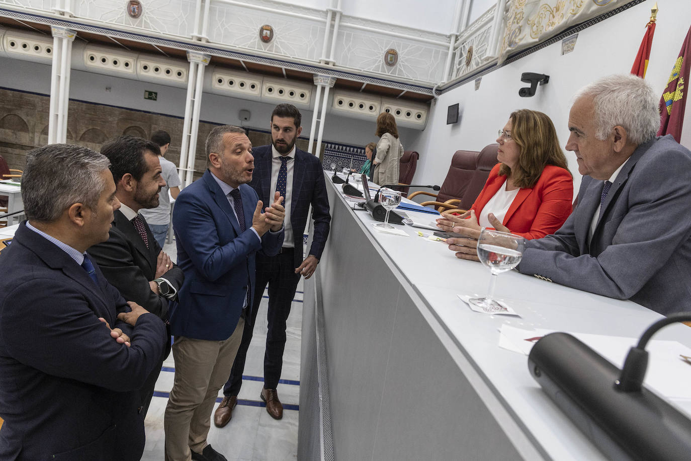 Pleno de la Asamblea pospuesto, en imágenes