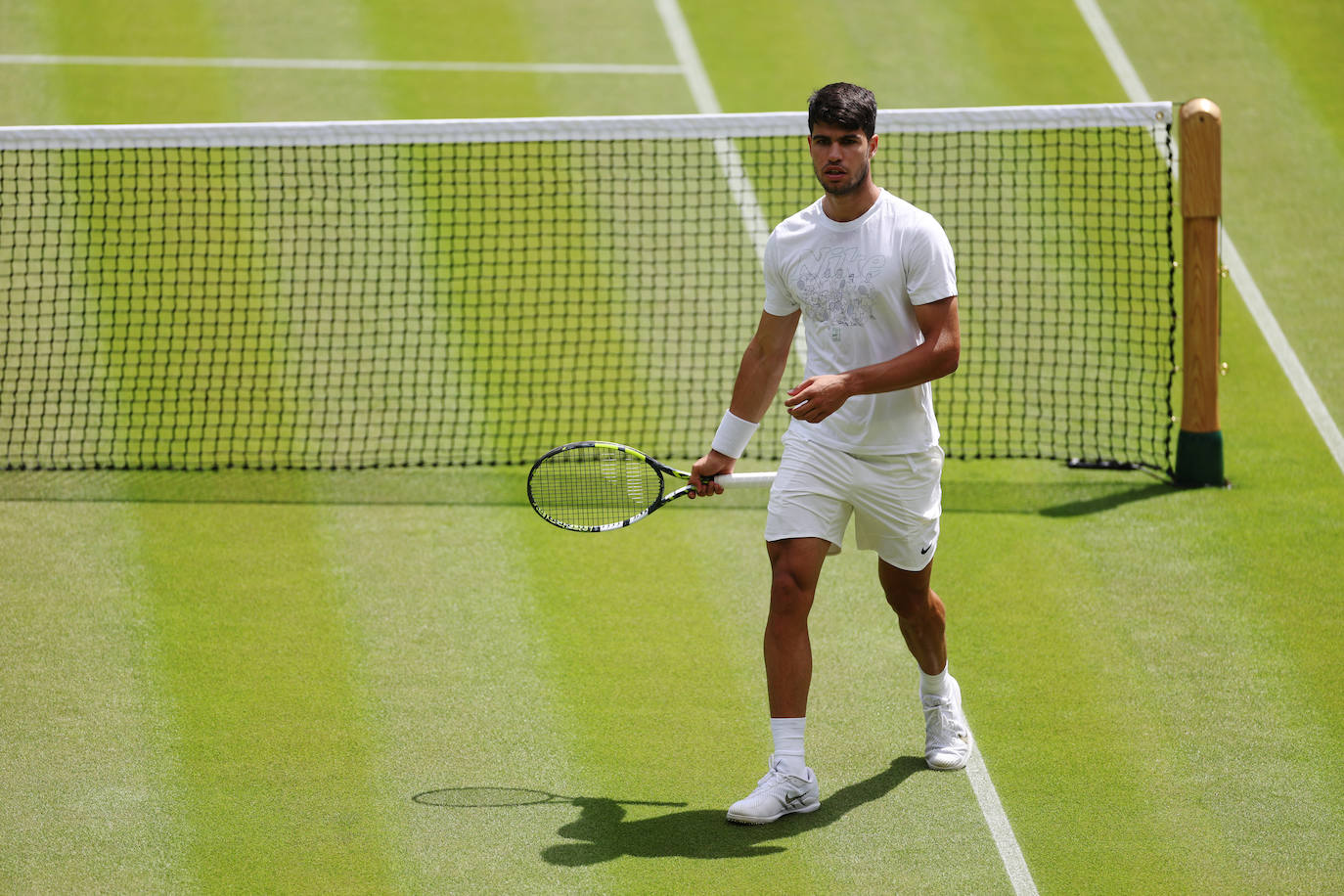 Carlos Alcaraz se entrena en la central de Wimbledon, en imágenes