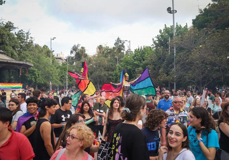 La Glorieta lució abarrotada para escuchar el pregón del activista Juan David Santiago.