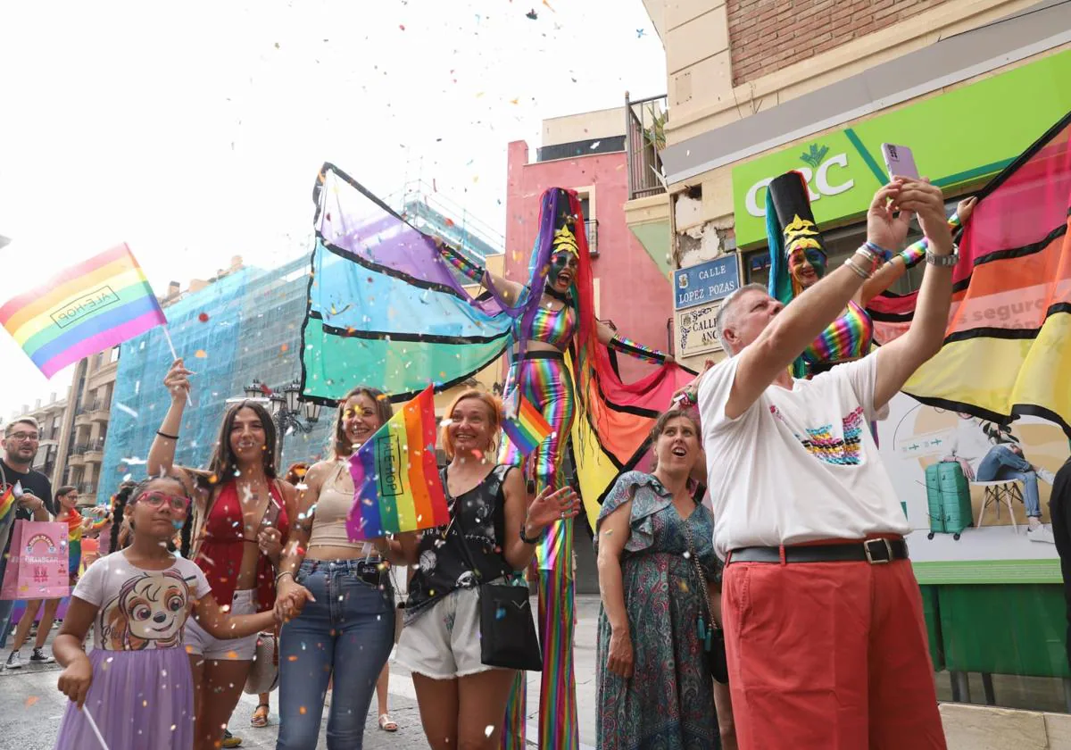 El Orgullo clava en Orihuela su pluma contra la desigualdad y los armarios  | La Verdad