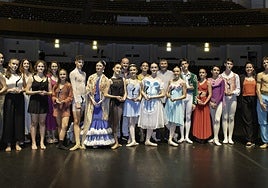 Los premiados en el escenario del Auditorio Víctor Villegas de Murcia.