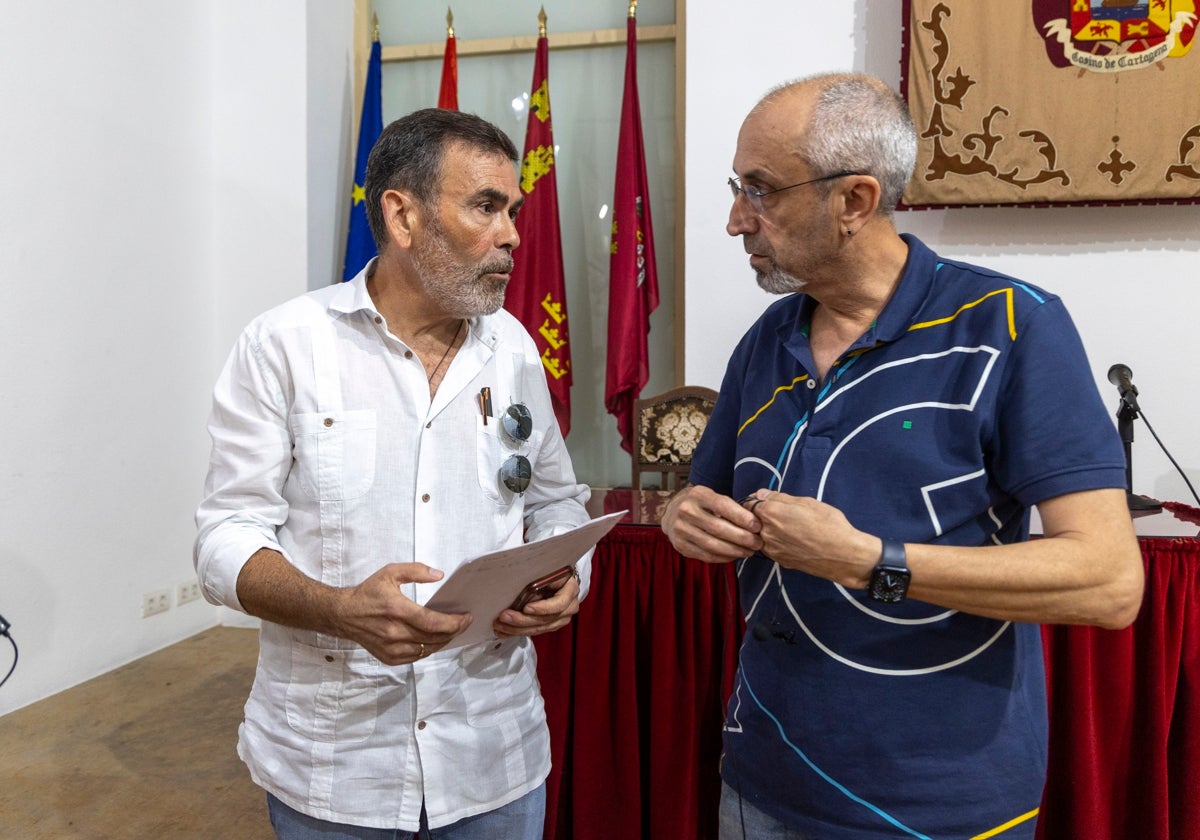 José López y Ángel Tarifa, en el Casino de Cartagena este lunes.