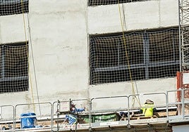 Un edificio en plena construcción en la zona norte de Murcia.