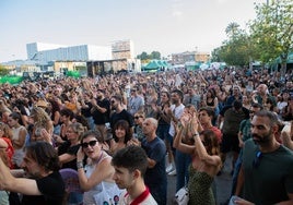 Público asistente a uno de los conciertos del Fortaleza Sound en el Huerto de la Rueda el domingo.