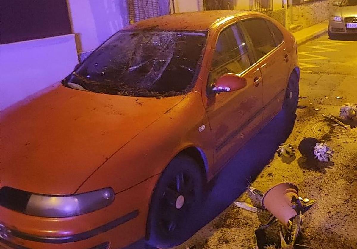 El turismo dañado en Totana.