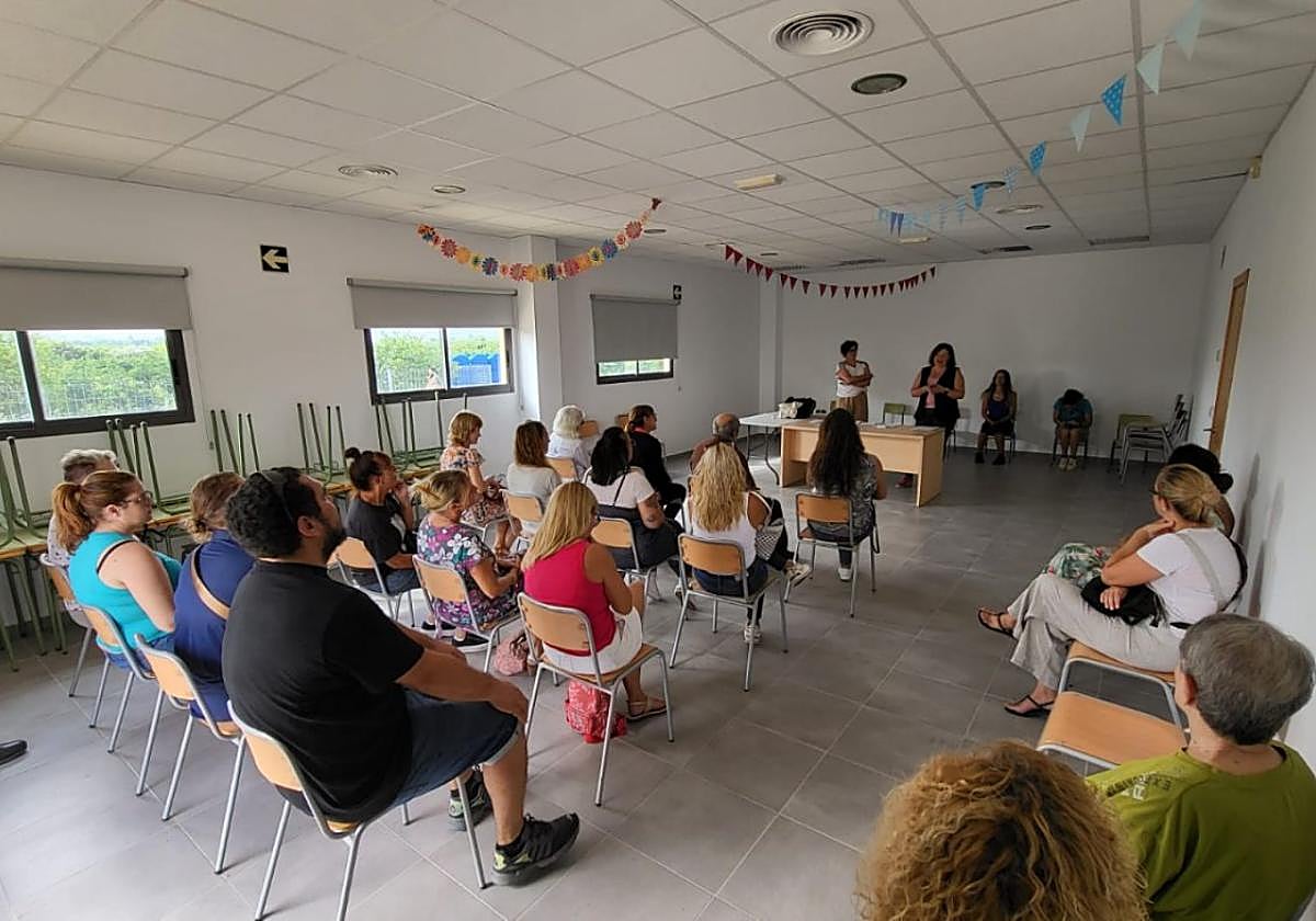 Taller impartido por el Ayuntamiento para los interesados en obtener el carnet de alimentador.