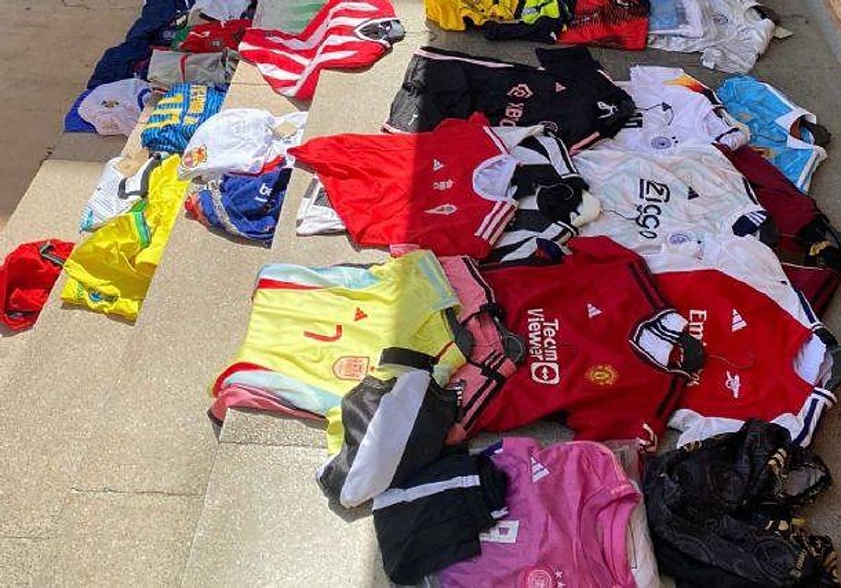 La ropa intervenida en el operativo policial.