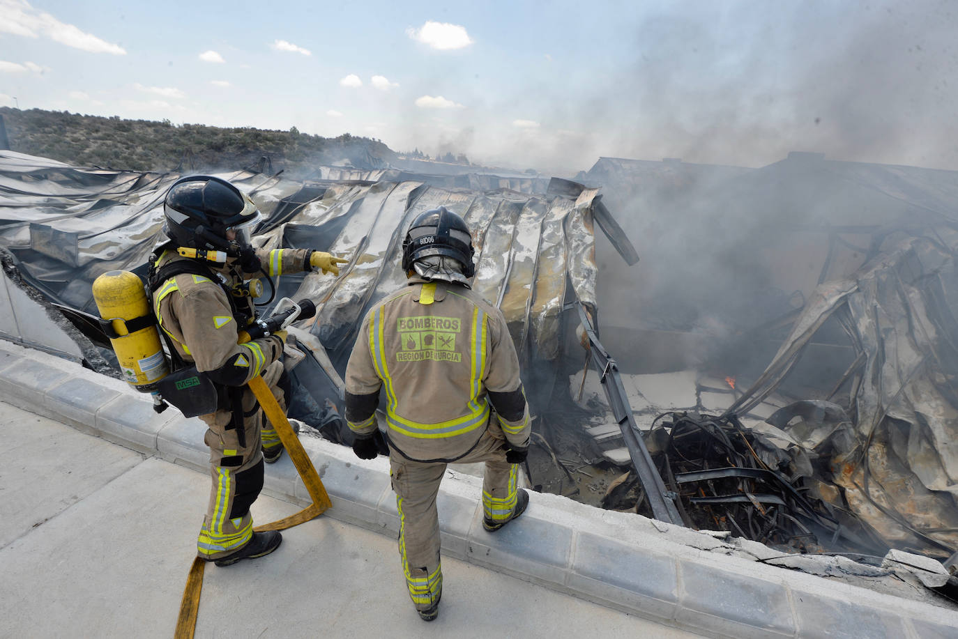 Arde una nave industrial en el polígono La Polvorista de Molina