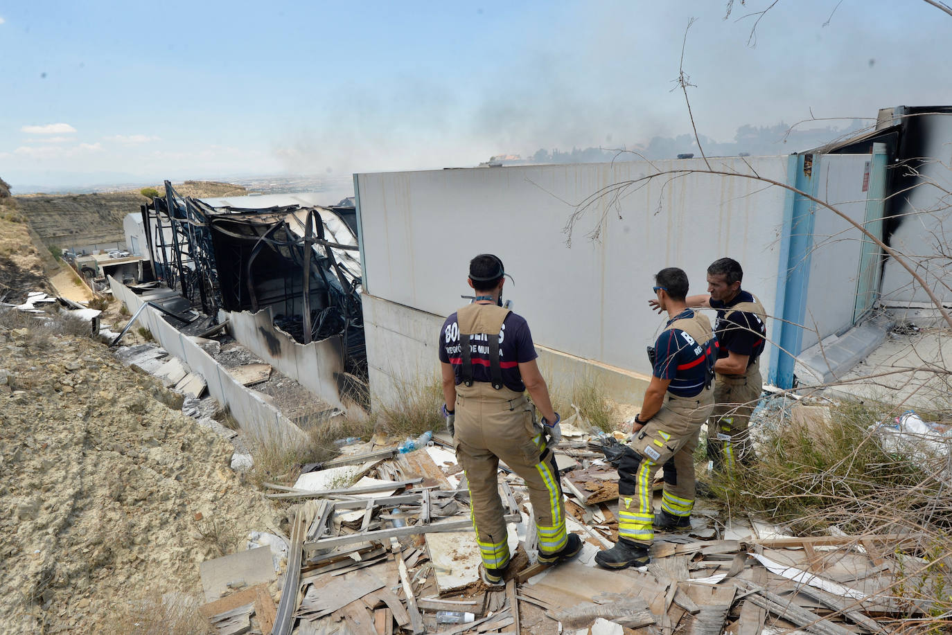 Arde una nave industrial en el polígono La Polvorista de Molina